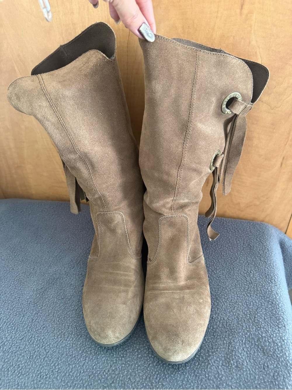 Mid-calf suede boots